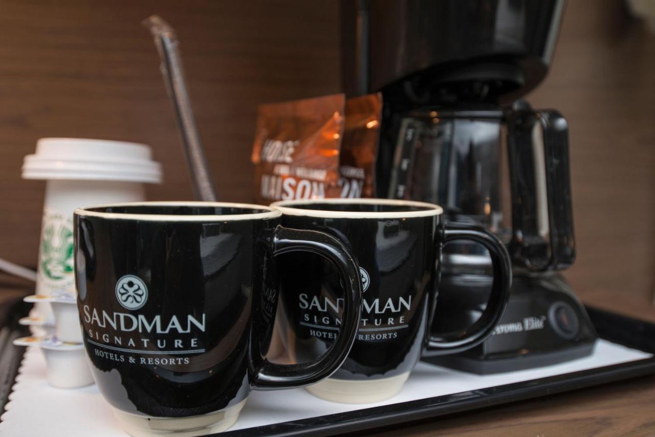 Sandman Signature Calgary Airport Hotel Екстериор снимка
