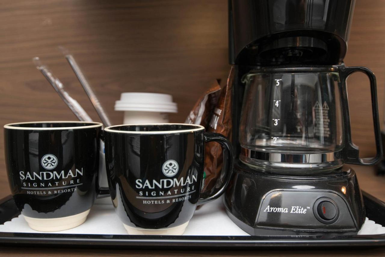 Sandman Signature Calgary Airport Hotel Екстериор снимка