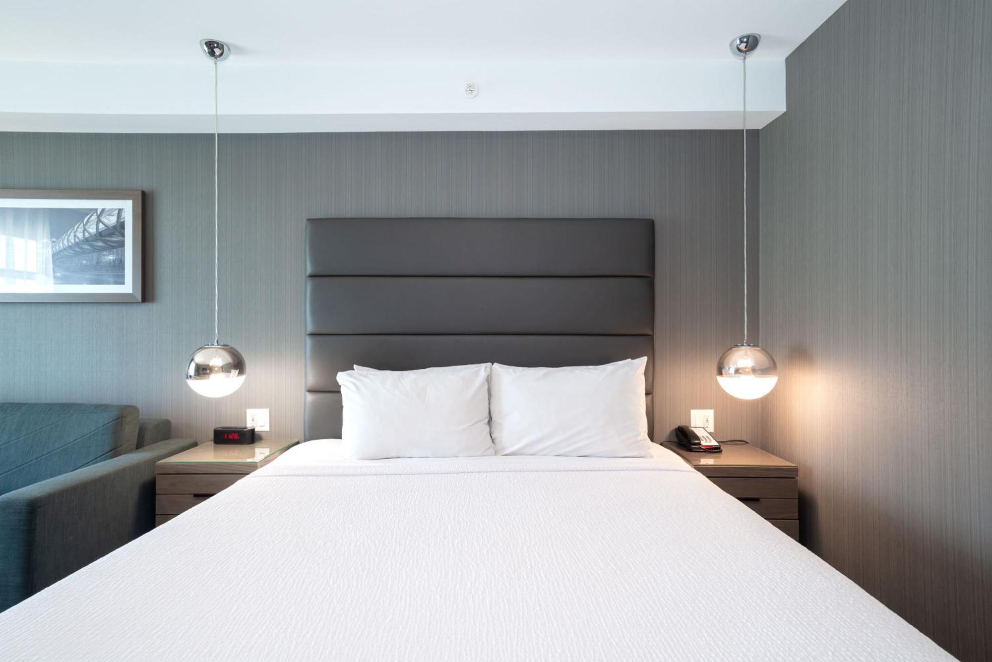 Sandman Signature Calgary Airport Hotel Екстериор снимка