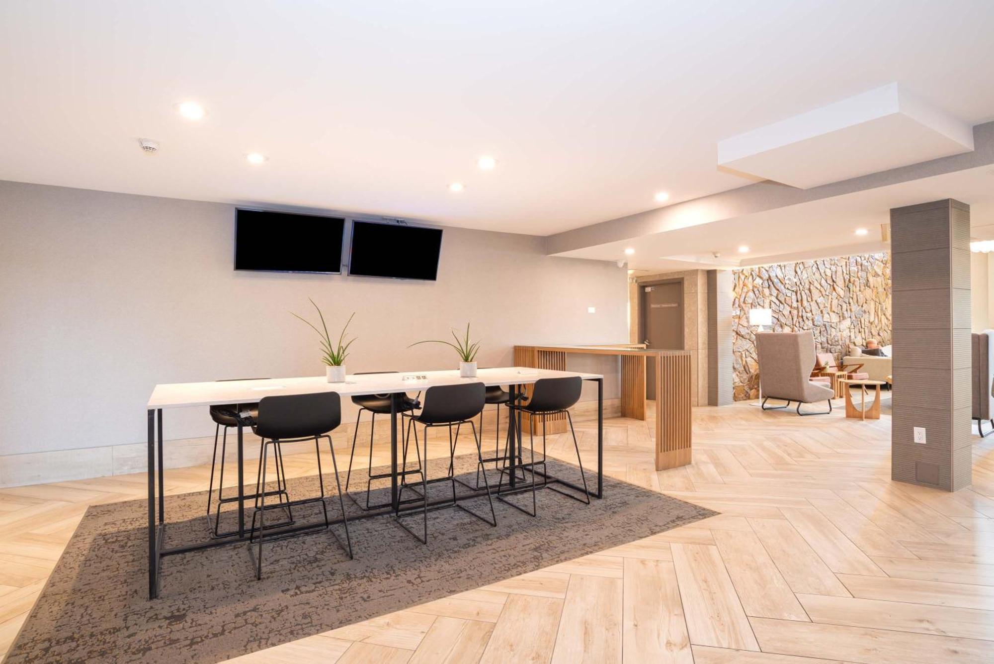 Sandman Signature Calgary Airport Hotel Екстериор снимка